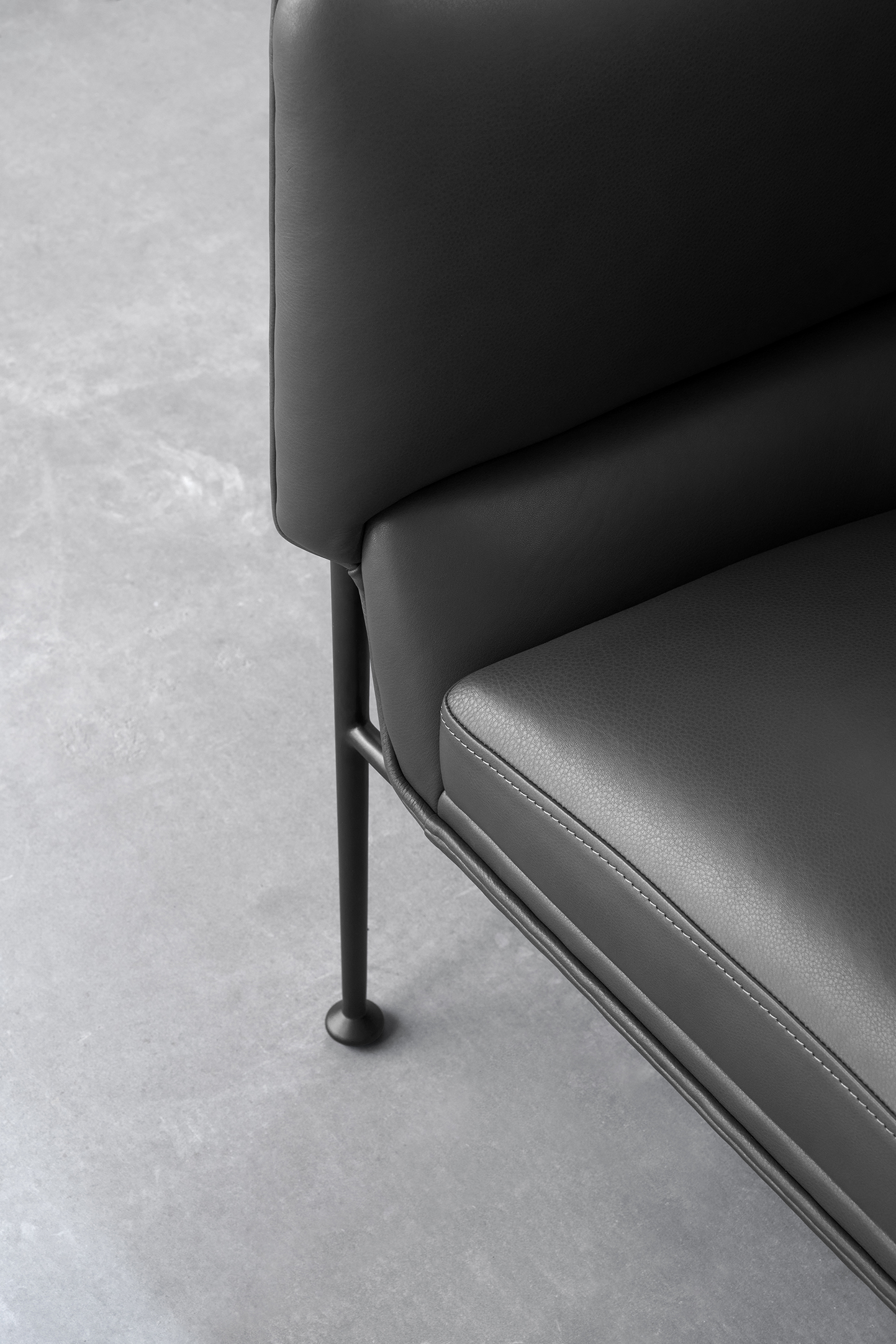 Collar Medium Lounge Chair