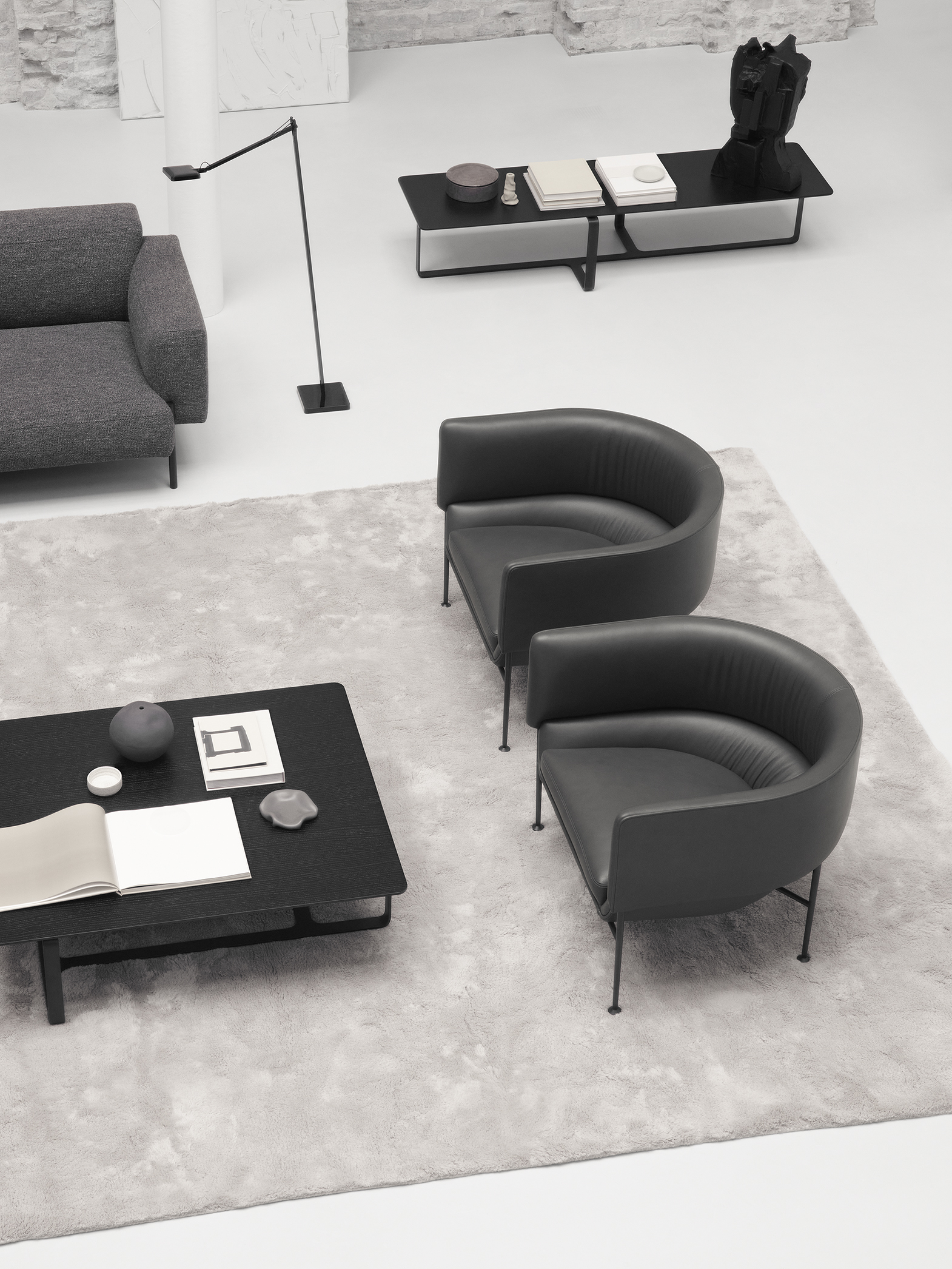 Collar Medium Lounge Chair