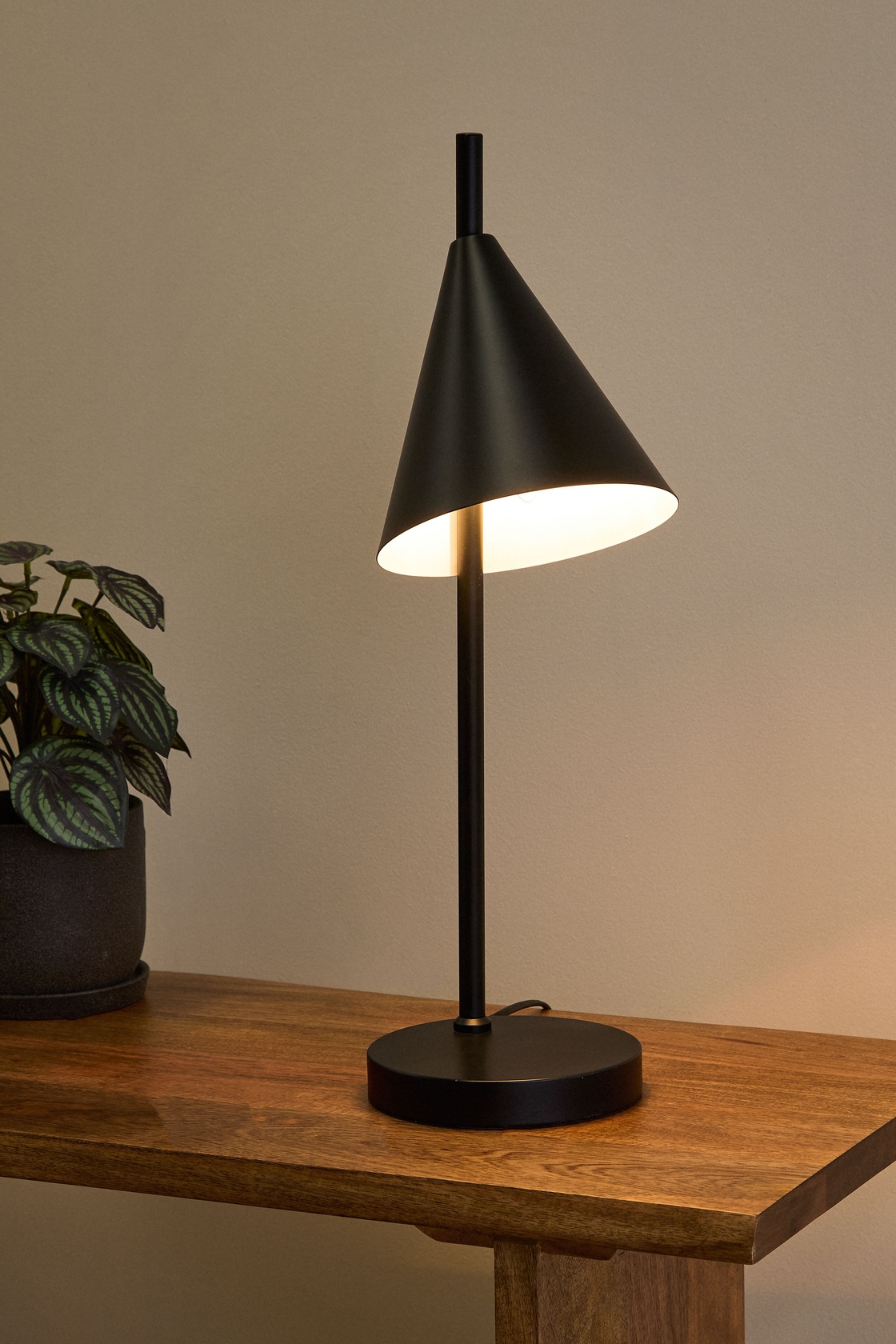 Jacqueline V2 Table Lamp