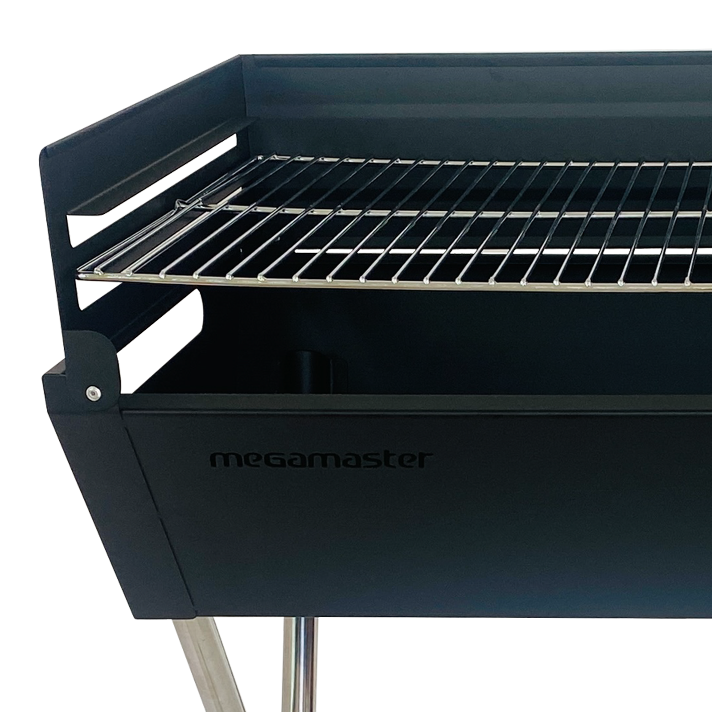 Adjustable 3-tier braaiing height.