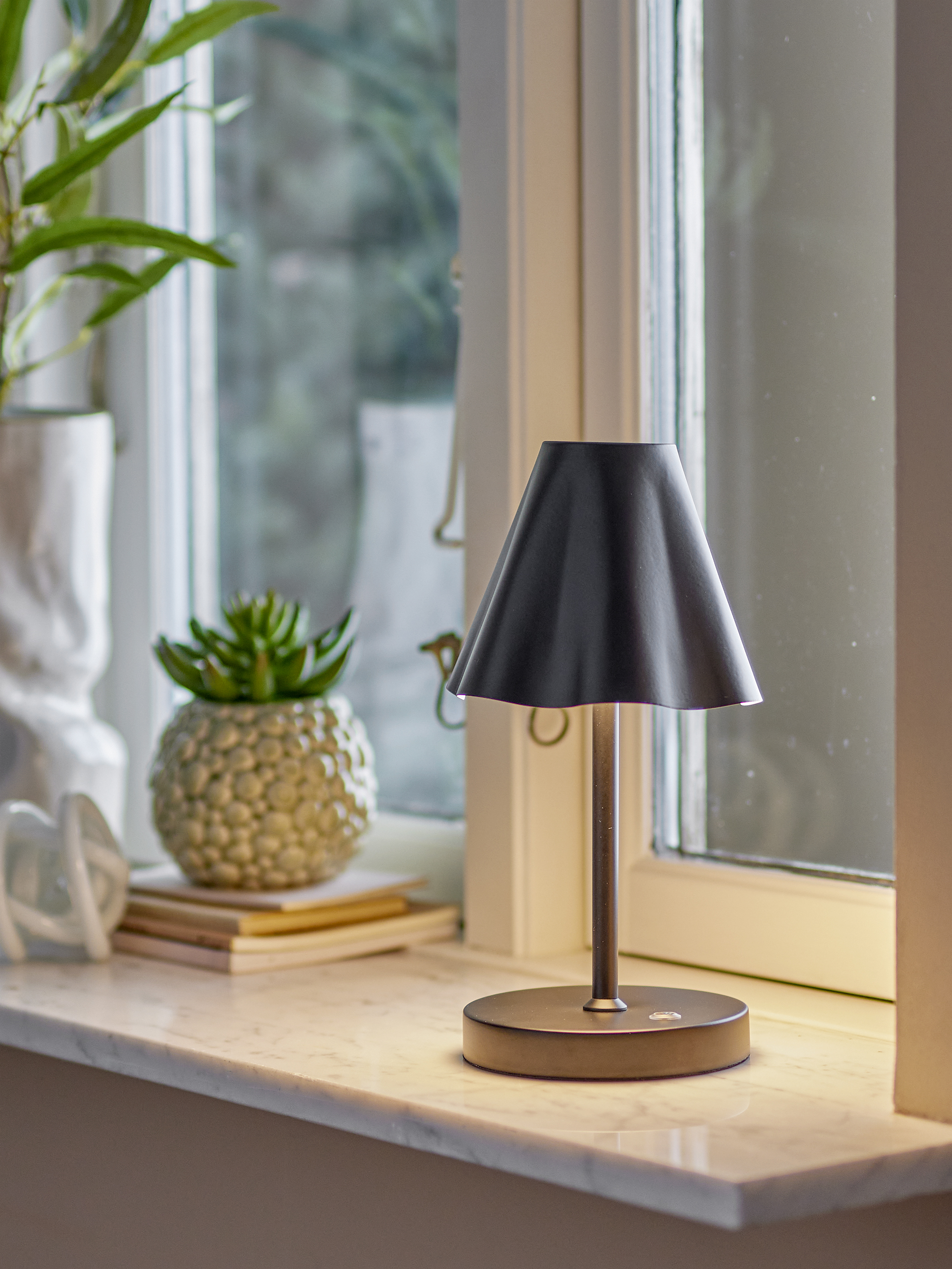 Lianna Metal Portable Lamp