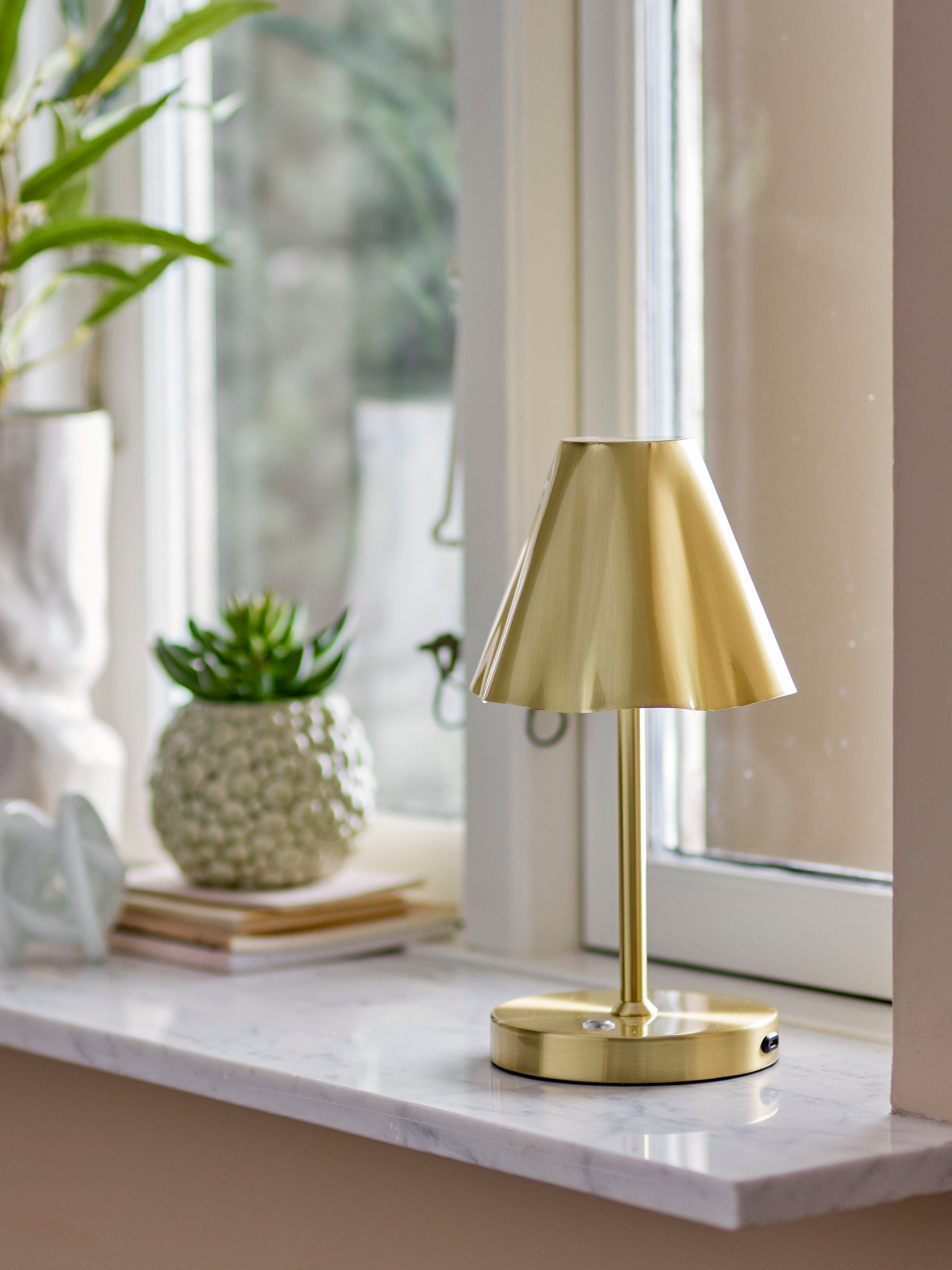 Lianna Metal Portable Lamp