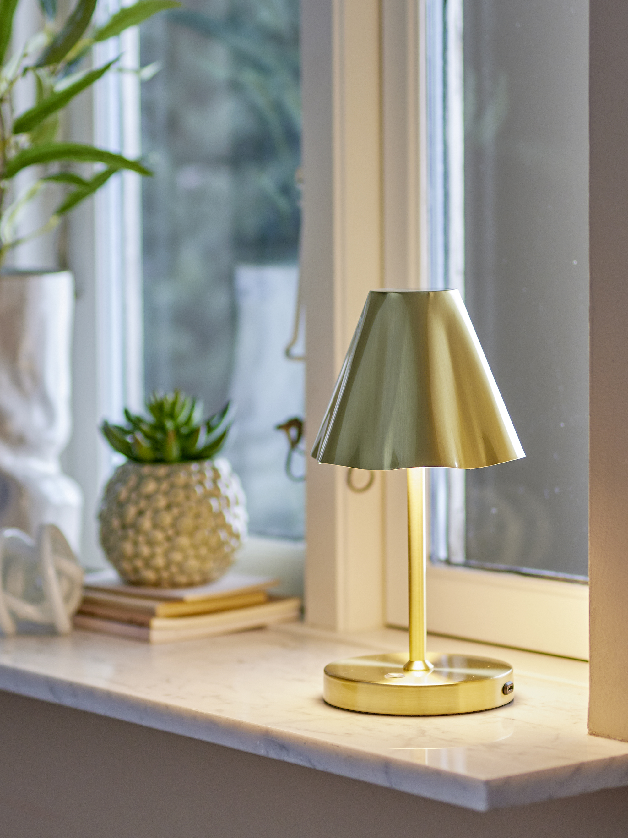 Lianna Metal Portable Lamp