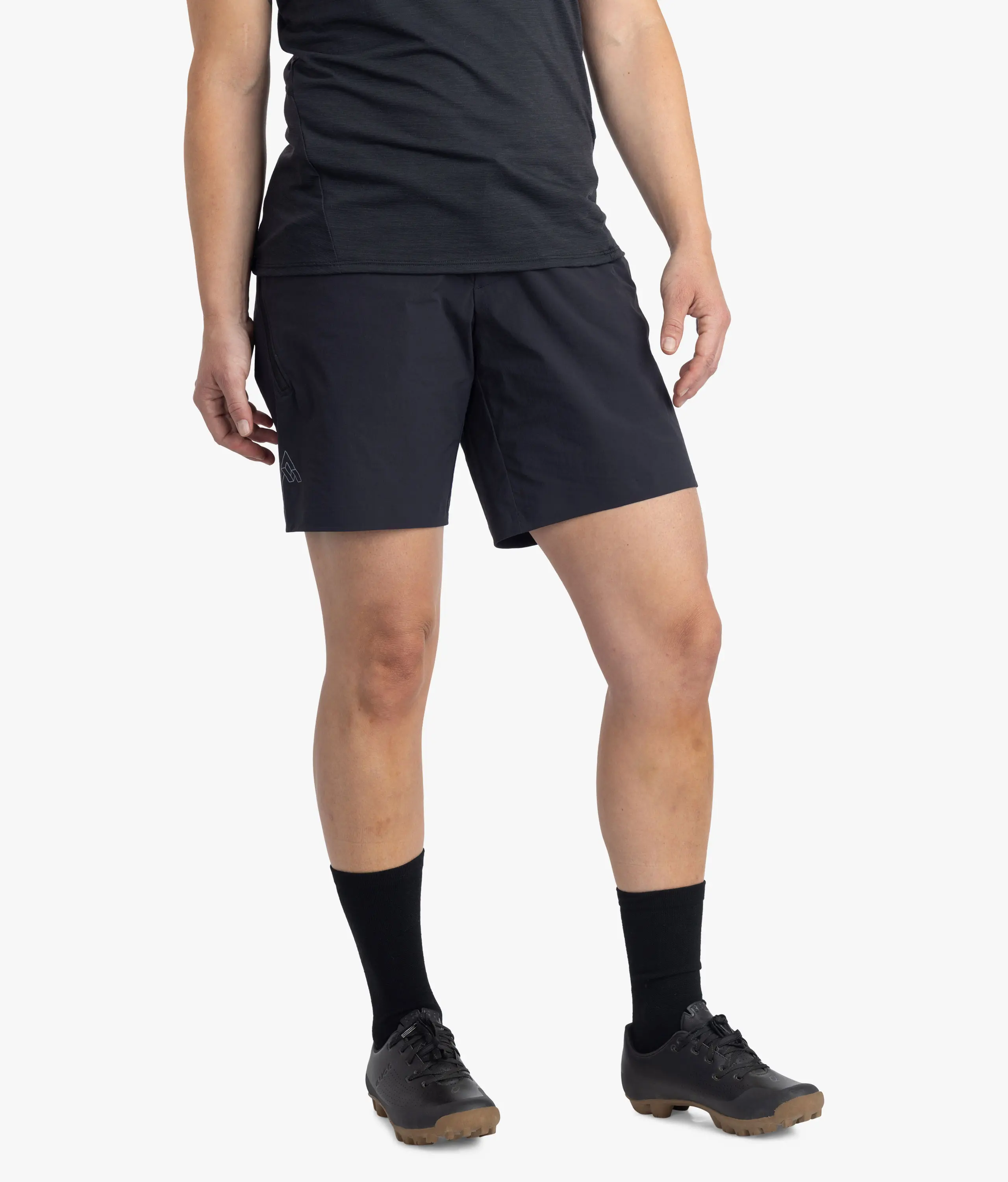 Women's Farside Short 8