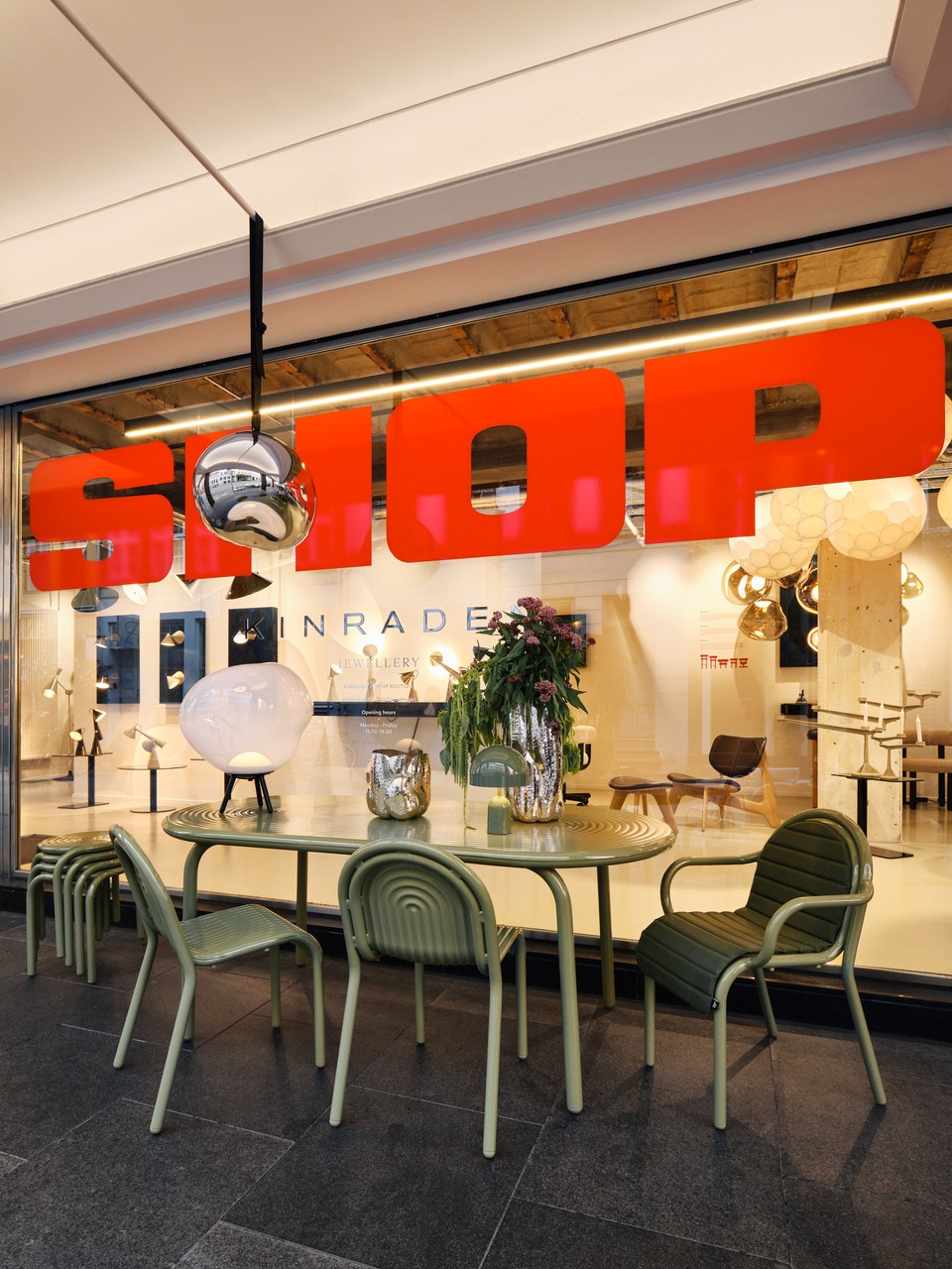 Groove Obround Table