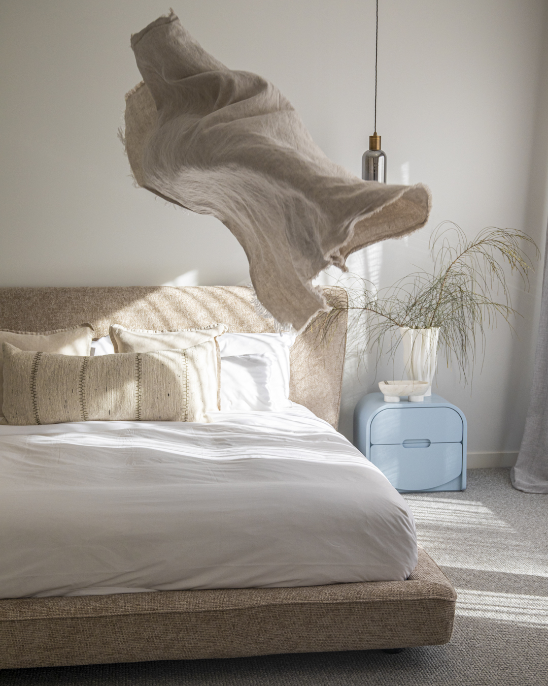 Onda Bedside Table