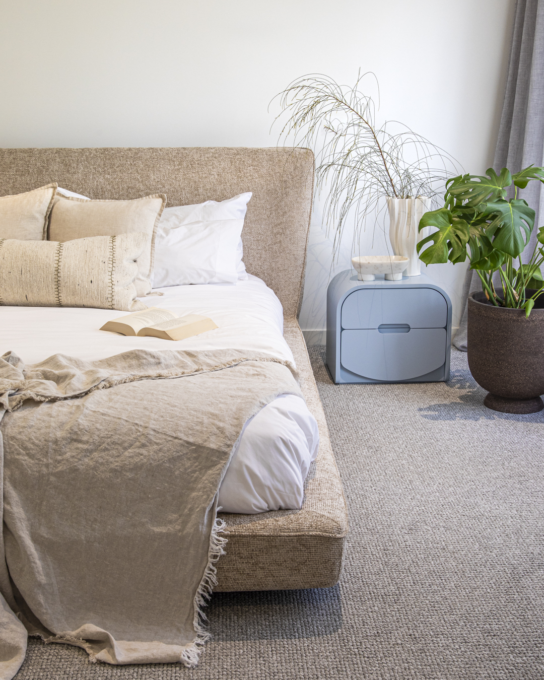 Onda Bedside Table