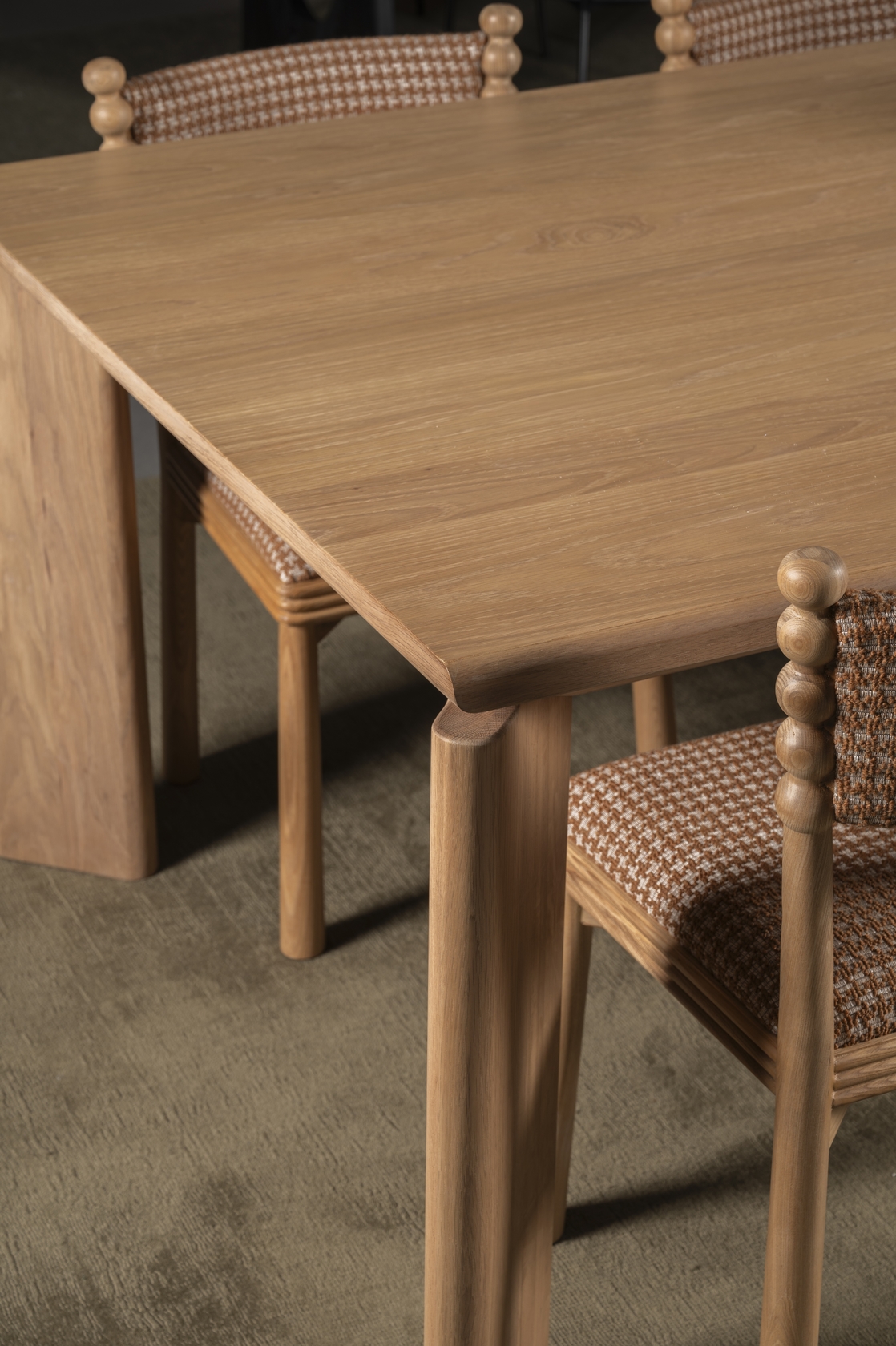 Traverse Dining Table