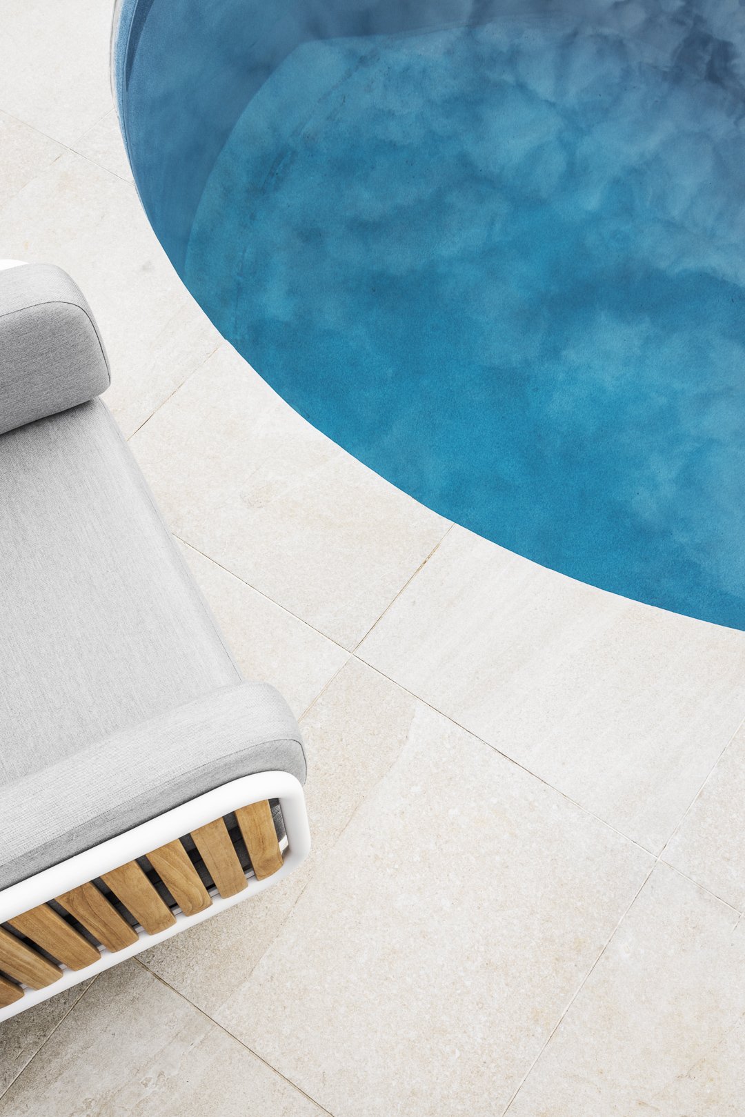 Mindo 100 Lounge Chair - Carbon - Floor Stock