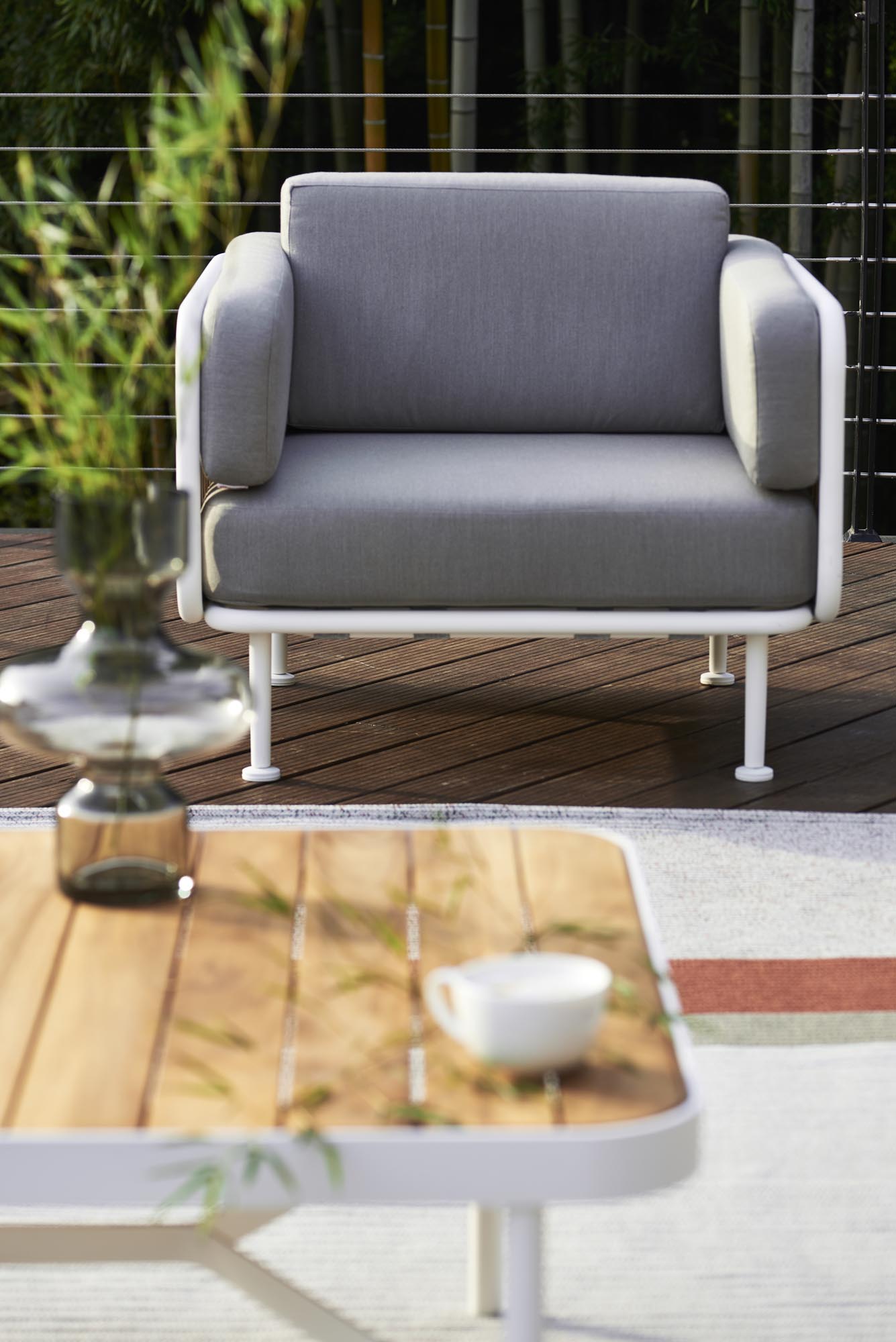 Mindo 100 Lounge Chair - Carbon - Floor Stock