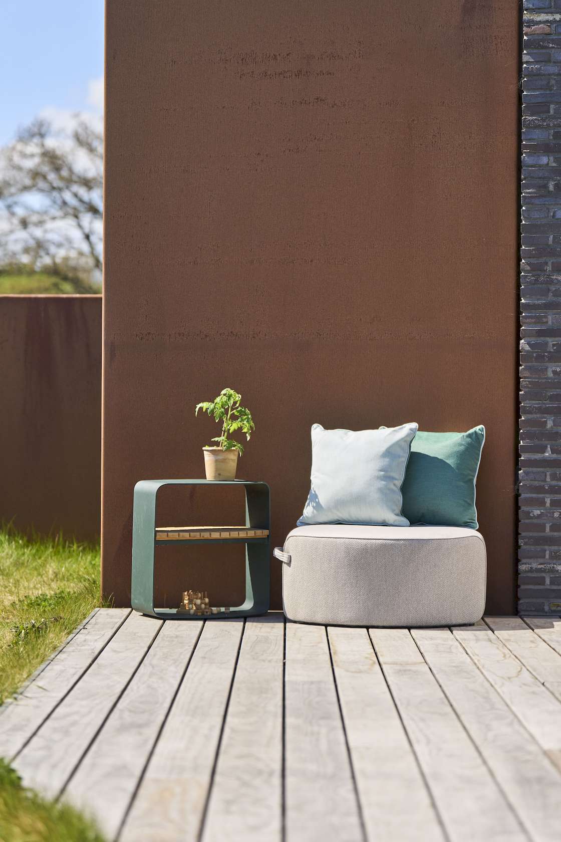 Mindo 109 Side Table - Dark Grey - Floor Stock