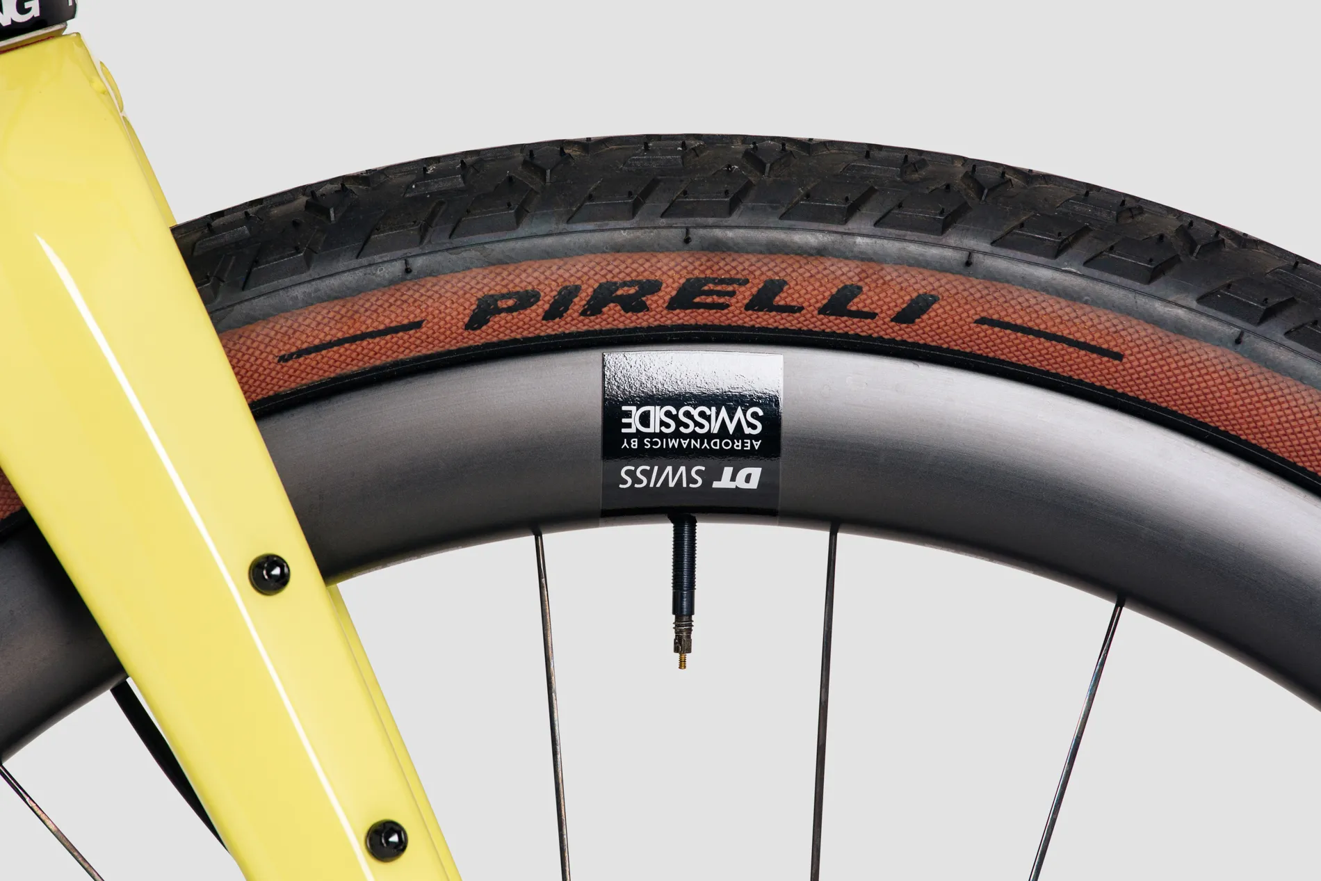 Pirelli tires of Erdgeschoss steel gravel bike in yellow colour