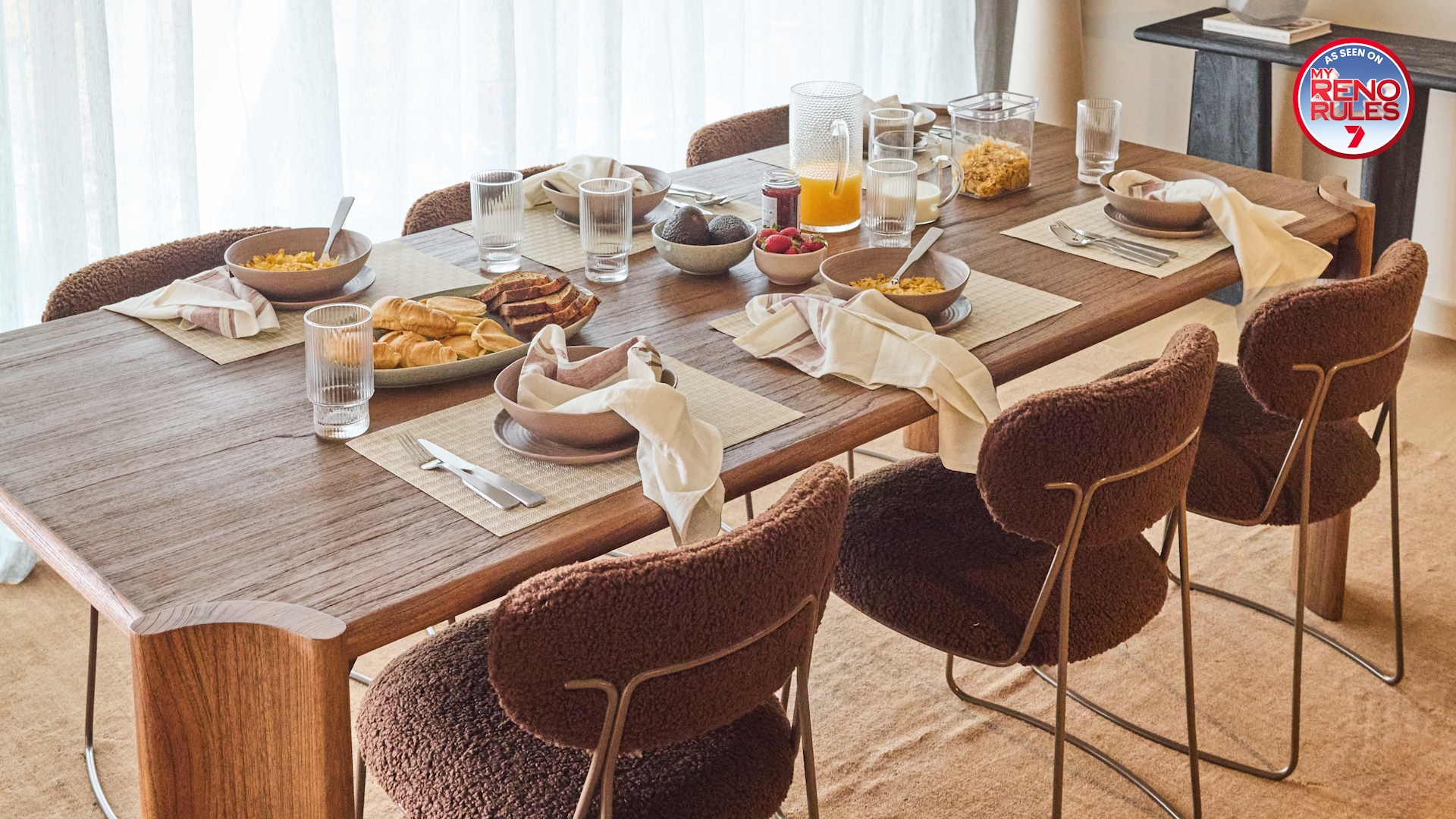 Sala Dining Table