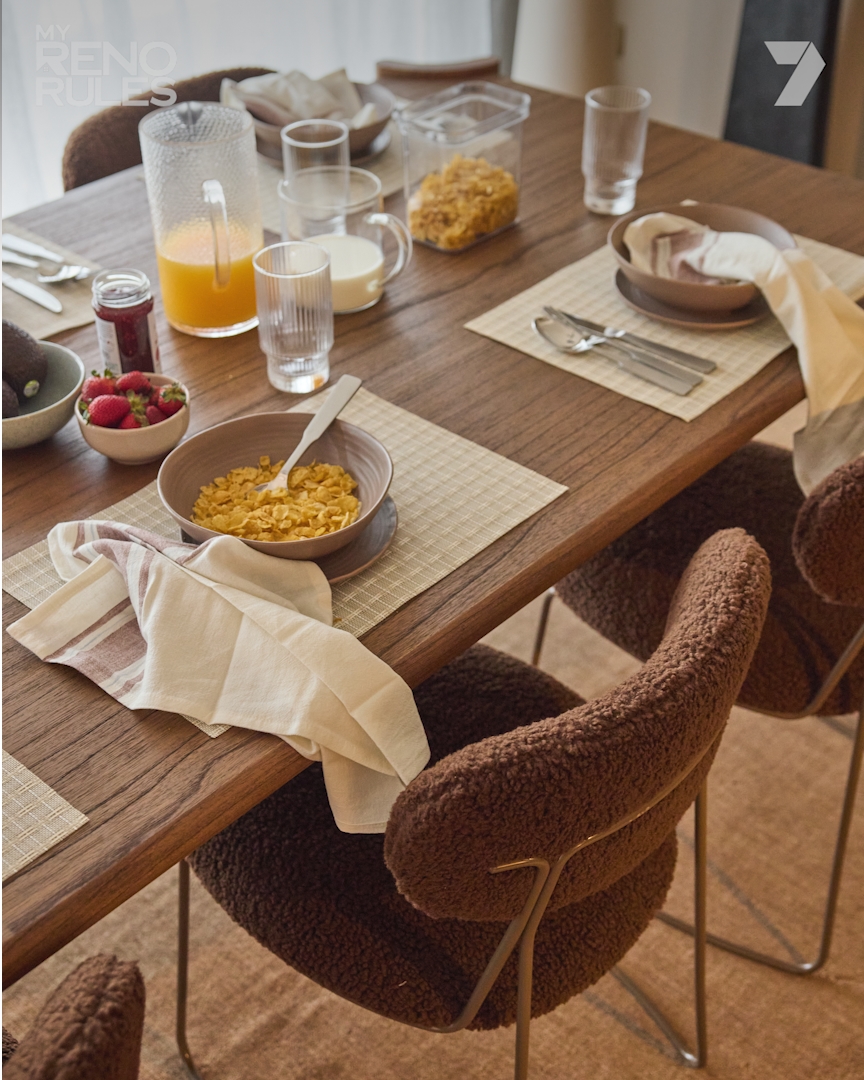 Sala Dining Table