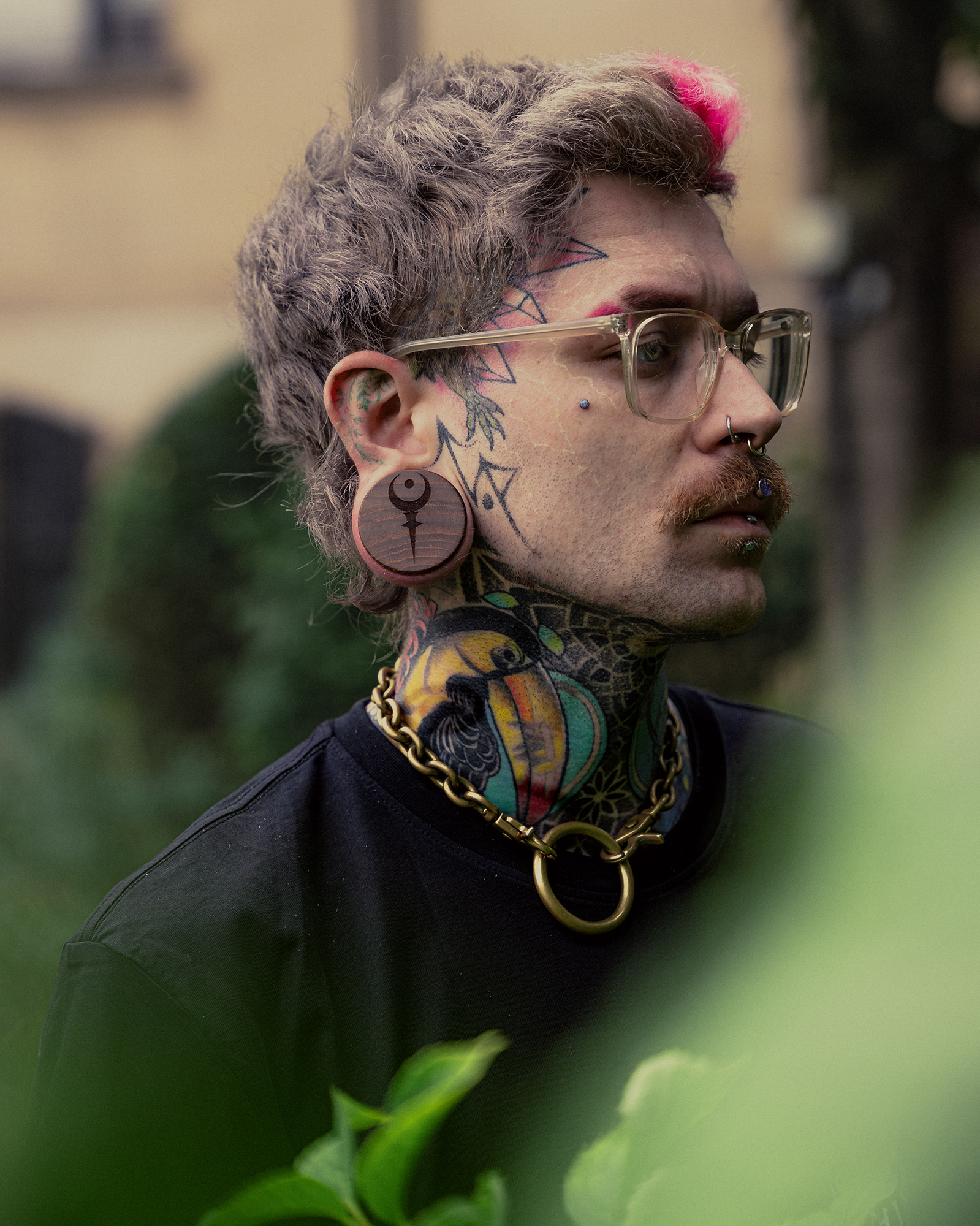 Alternative man wearing big ({Product Title})