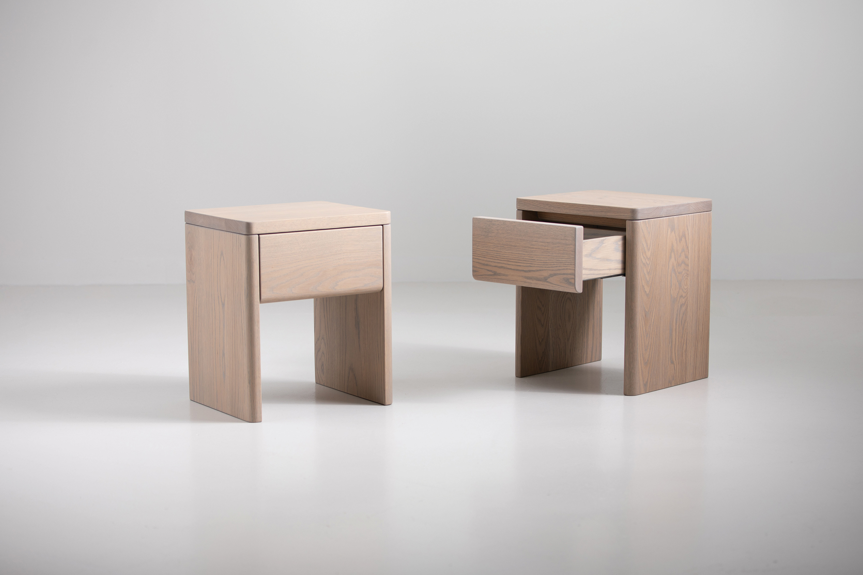 Pia Bedside Jardan