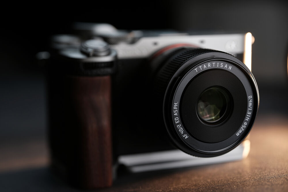 Full-Frame Lens for Versatile Use