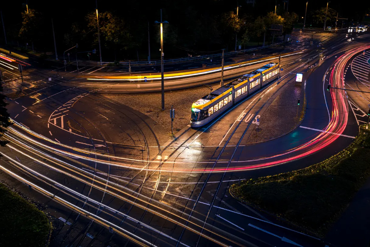 Crisp Images from Edge to Edge