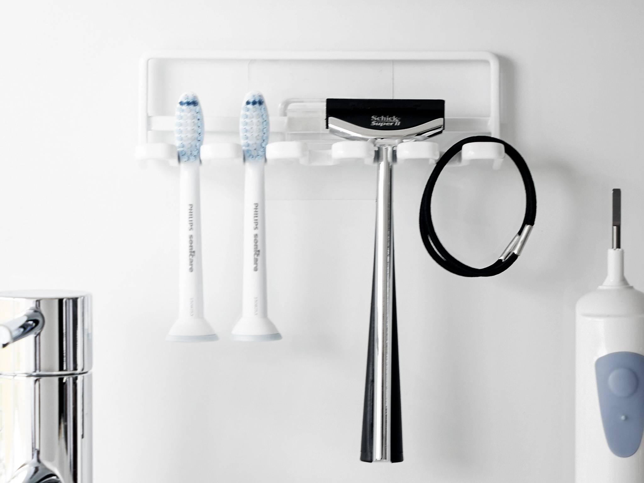 Film Hook Toothbrush Holder : Practical storage