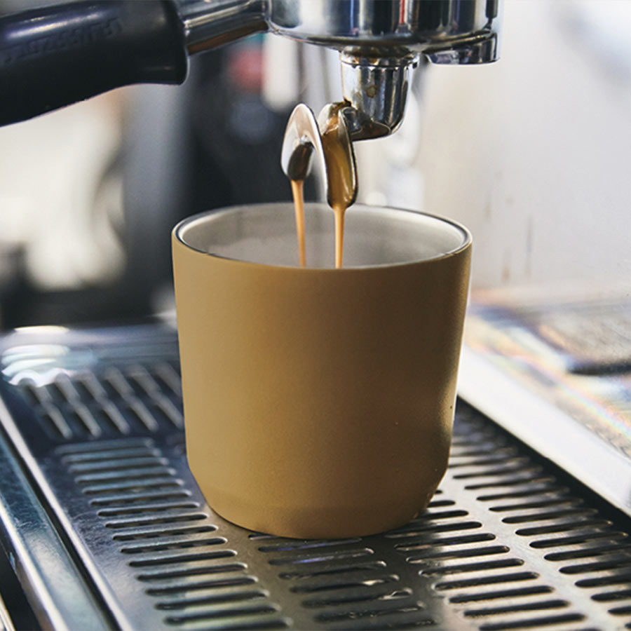 Coffee machine pouring espresso into a TO GO tumbler 240ml in coyote