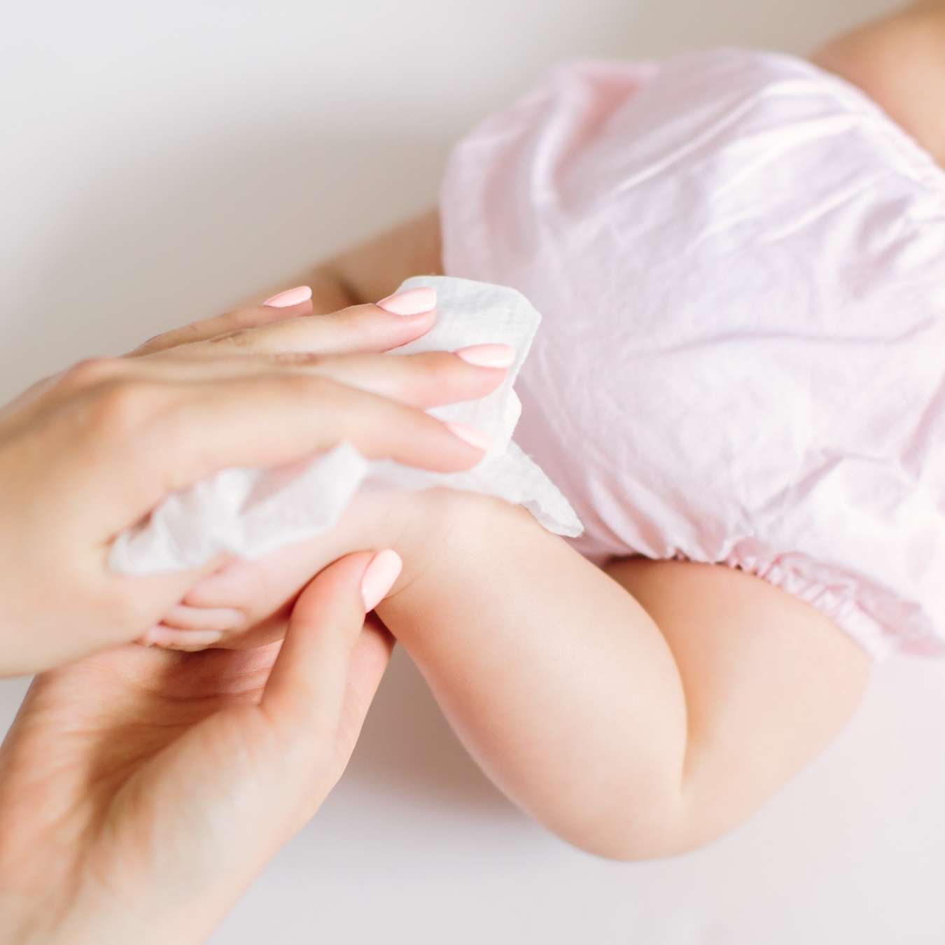 Lingettes désinfectantes mains, objets et surfaces : bébécash
