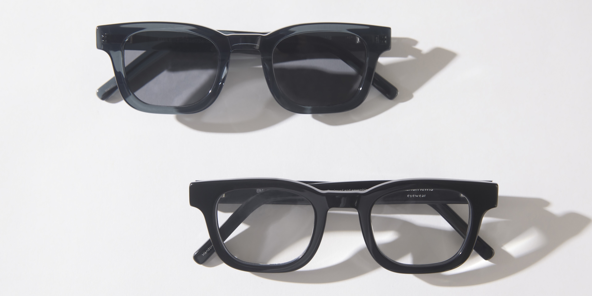 Photo Details of Émile Sun Army Green Sun Glasses in a room