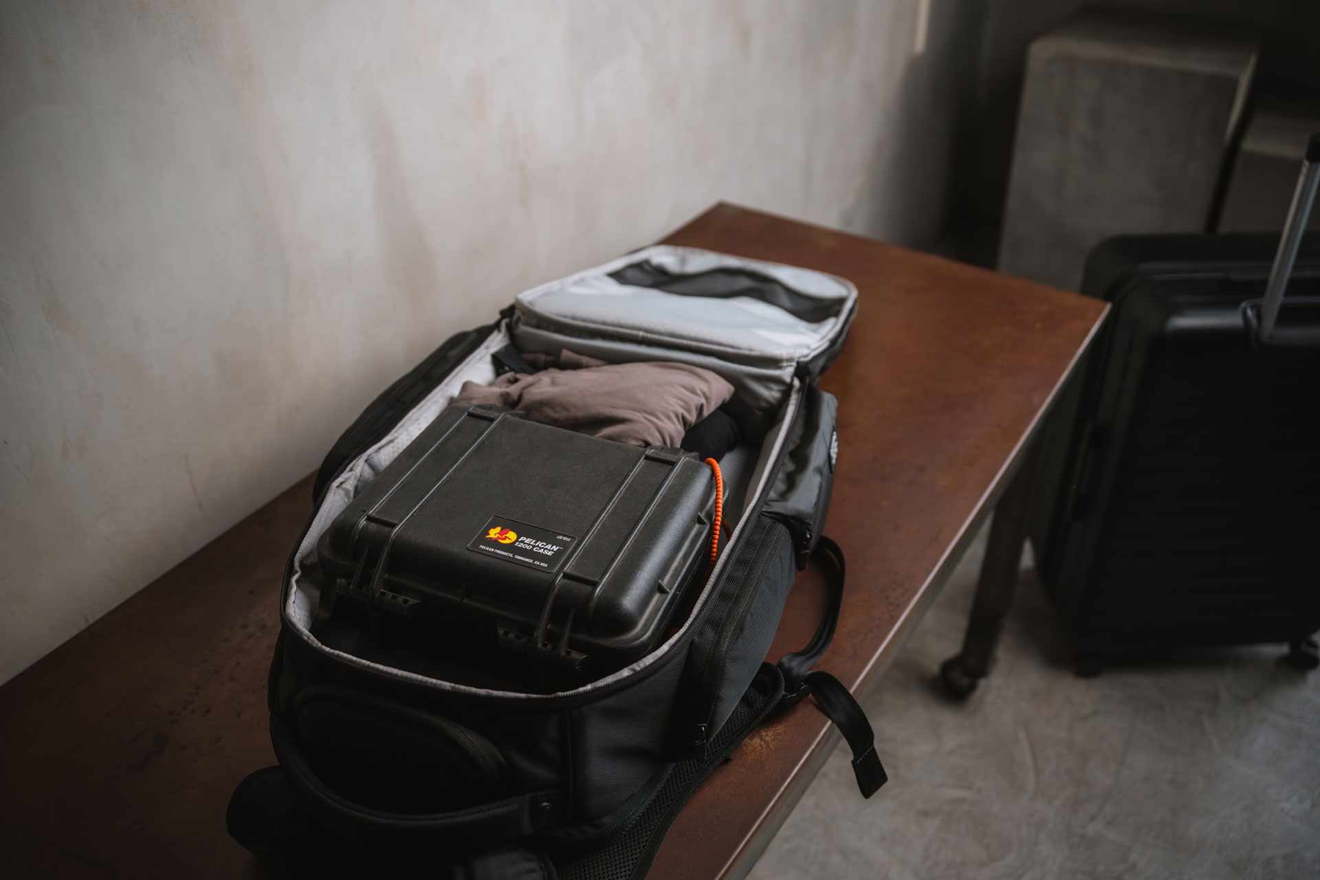 180° Lay-Flat Main Compartment