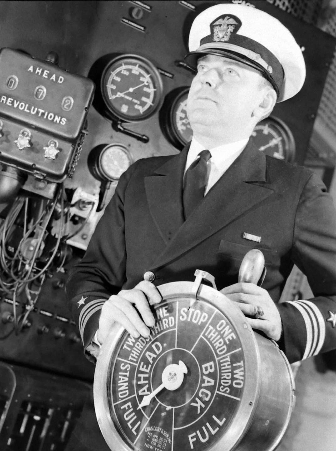 U.S. NAVY OFFICER'S BLUE SERVICE COAT Gallery Image 1