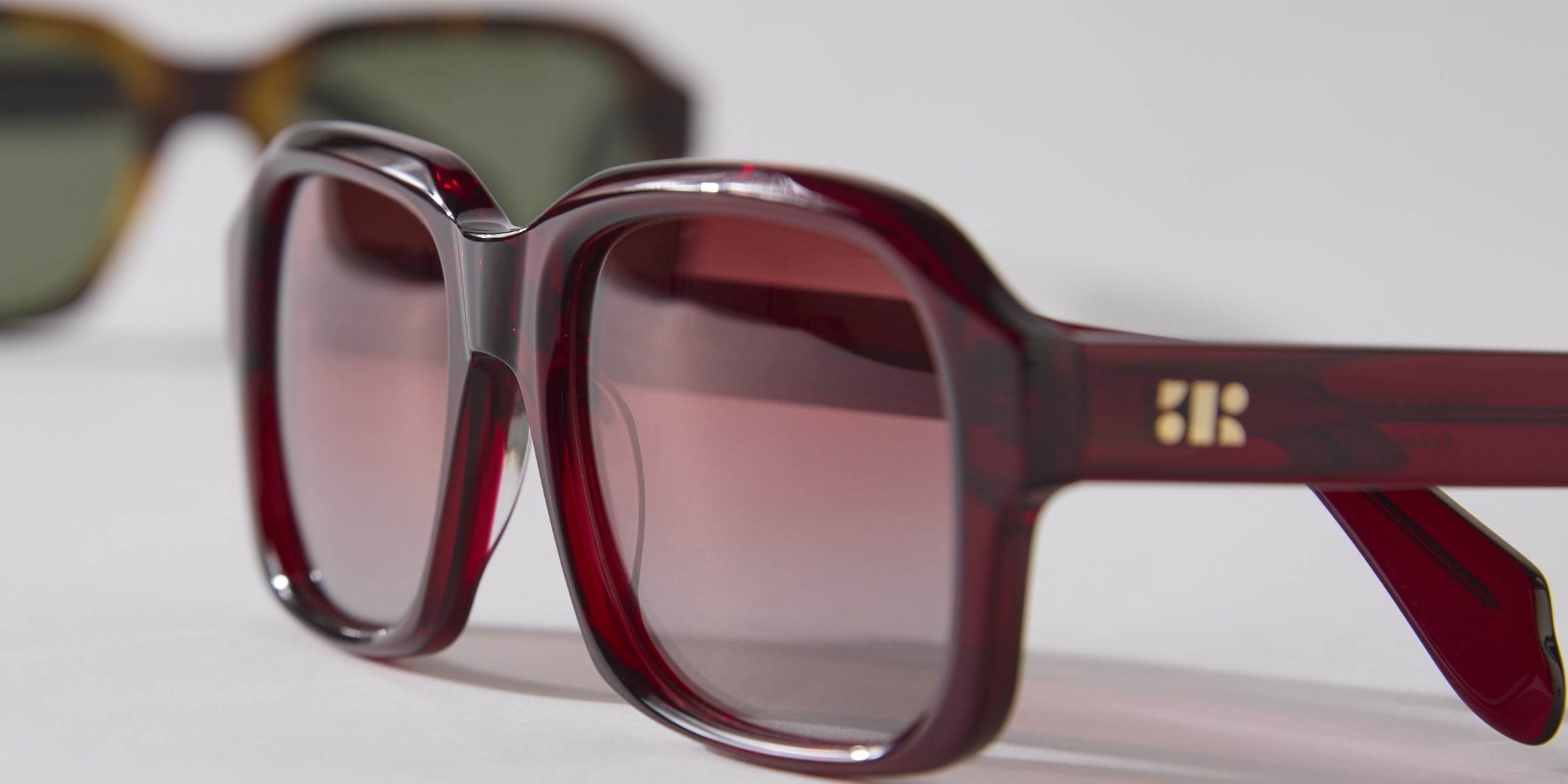 Photo Details of Colin Sun Marron Tortoise Sun Glasses in a room