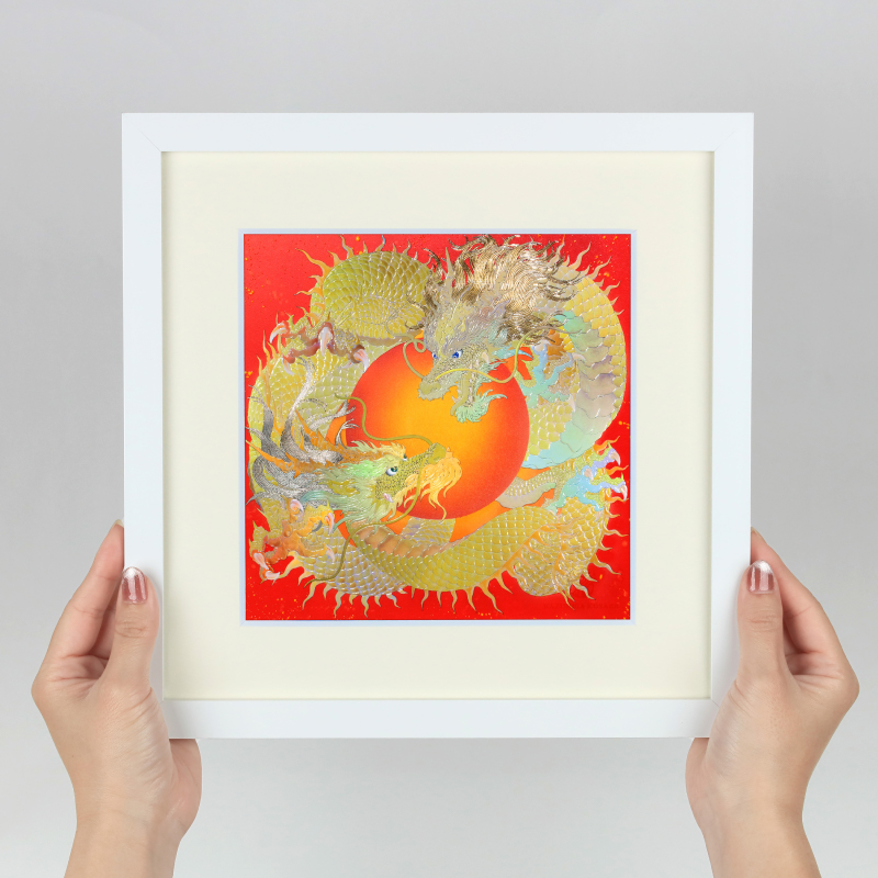 グッズ_艶金盛り「太陽の龍」額付き_展示イメージ