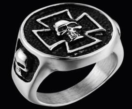 r121-stainless-steel-iron-cross-skull-biker-ring-product-detail-image