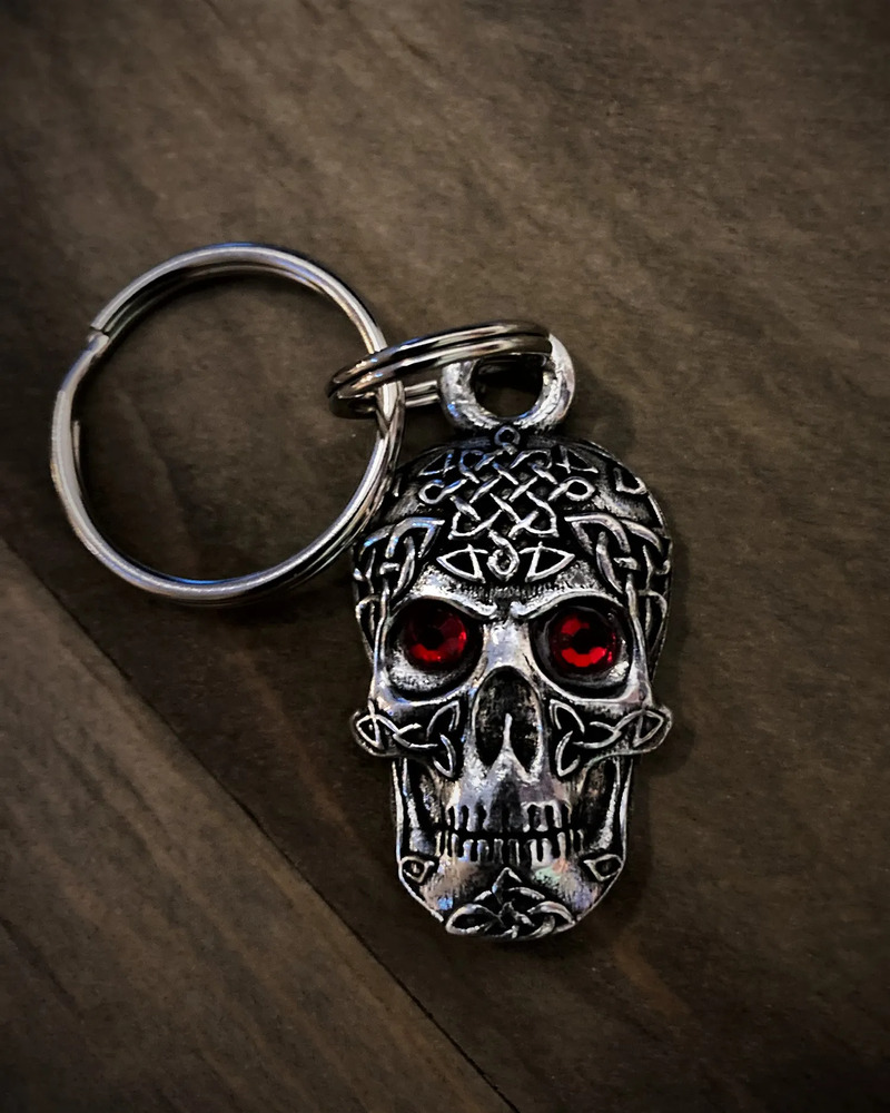 bbk-110-celtic-skull-diamond-keychain-product-detail-image