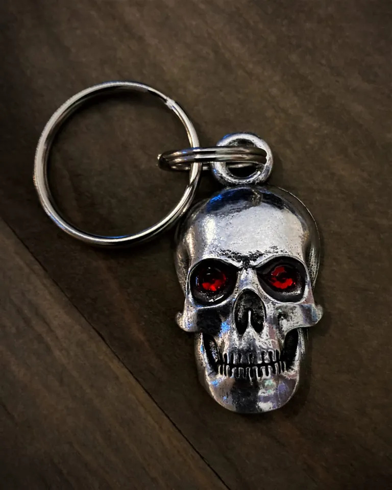 bbk-09-evil-skull-diamond-keychain-product-detail-image