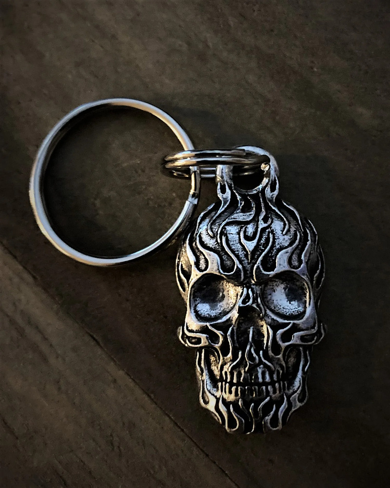 bbk-03-flame-skull-keychain-product-detail-image