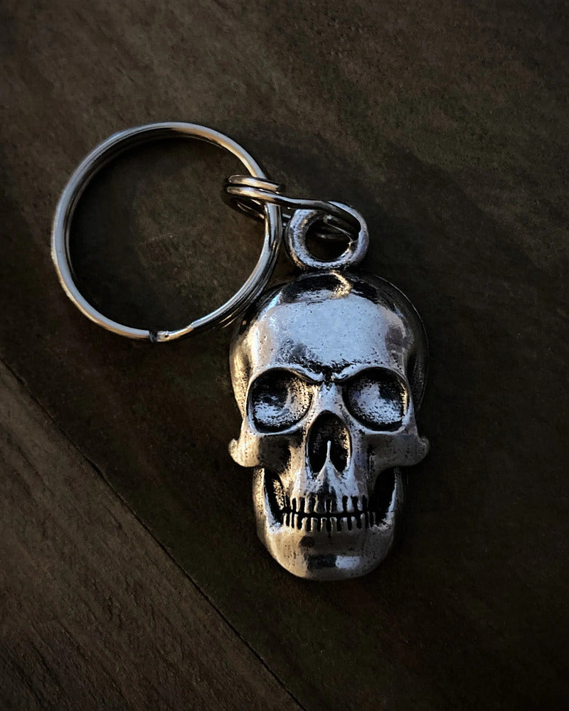 bbk-01-evil-skull-keychain-product-detail-image