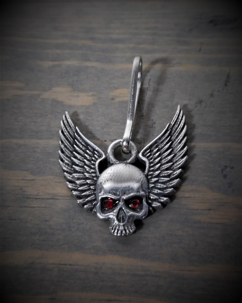 bzp-35-skull-upwing-diamond-zipper-pull-product-detail-image