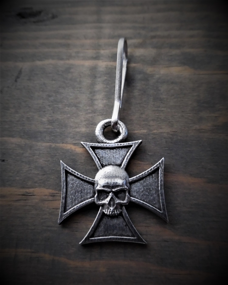 bzp-32-maltese-cross-skull-zipper-pull-product-detail-image