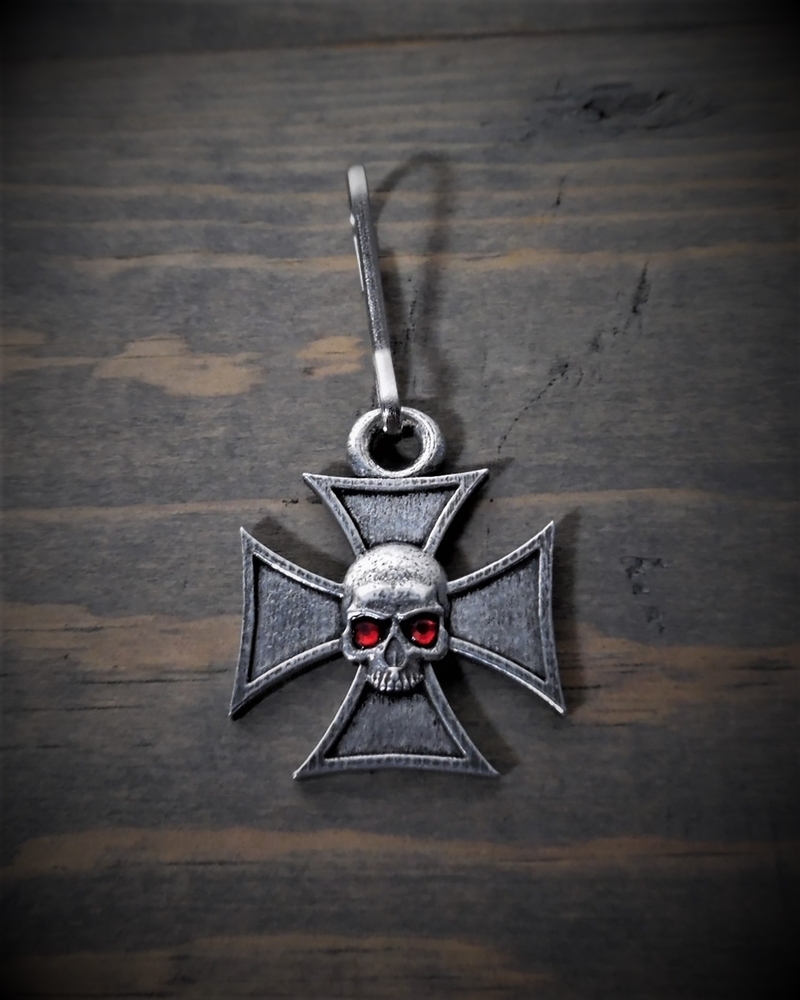 bzp-33-maltese-cross-skull-diamond-zipper-pull-product-detail-image