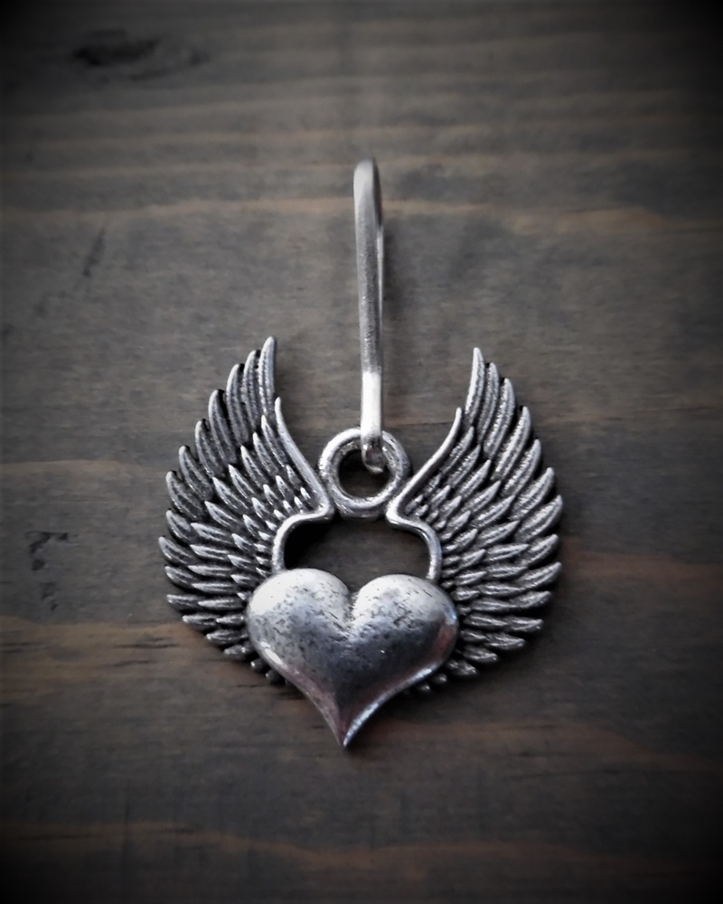 bzp-31-heart-wing-zipper-pull-product-detail-image