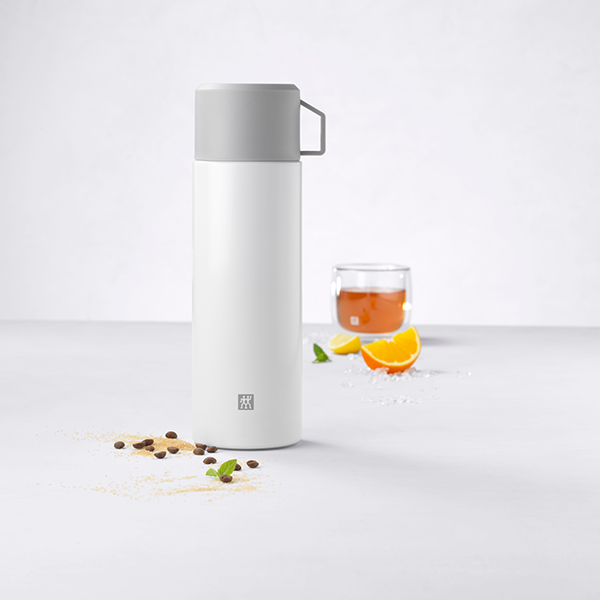 KEEPS DRINKS HOT FOR UP TO 18 HOURS AND COLD FOR UP TO 24 HOURS