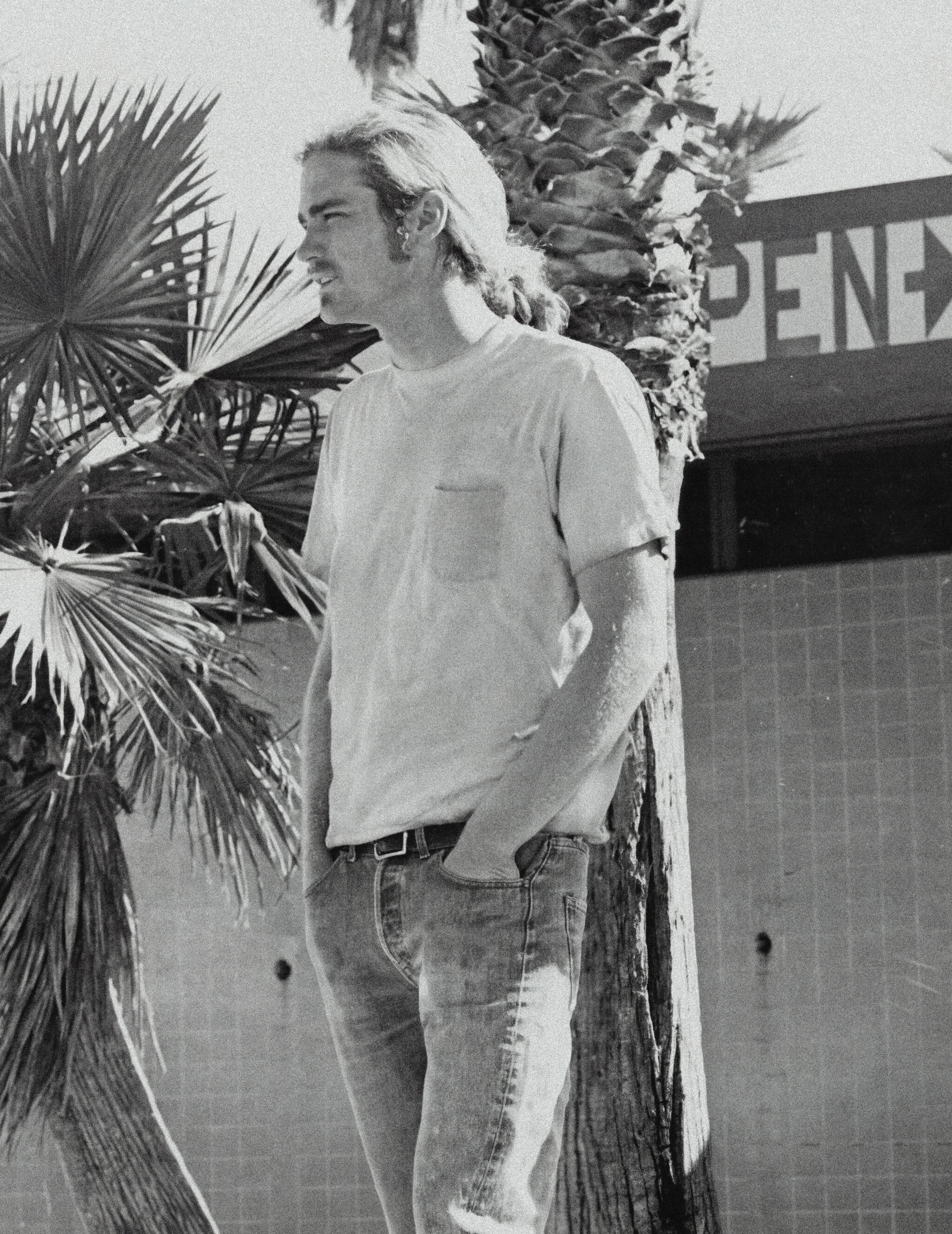 POCKET TEE Gallery Image 1
