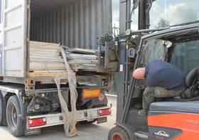 Unloading old PV panels for recycling