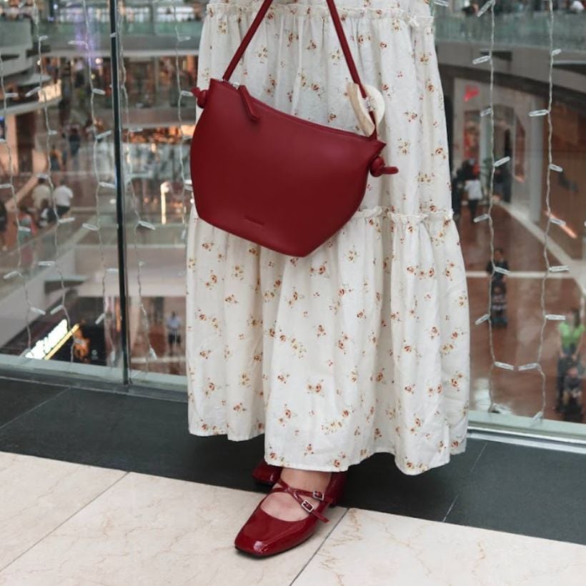 <img src="carriemaryjanesinmaroon" alt="alt=Carrie Mary Janes in Gloss Maroon on KOL prettyin.xl">