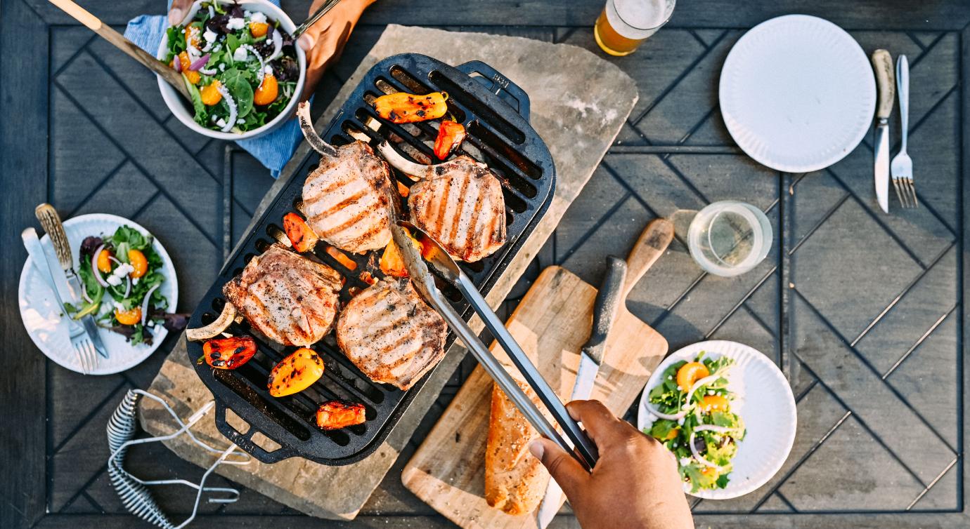 Cast Iron Sportsman's Pro Charcoal Grill