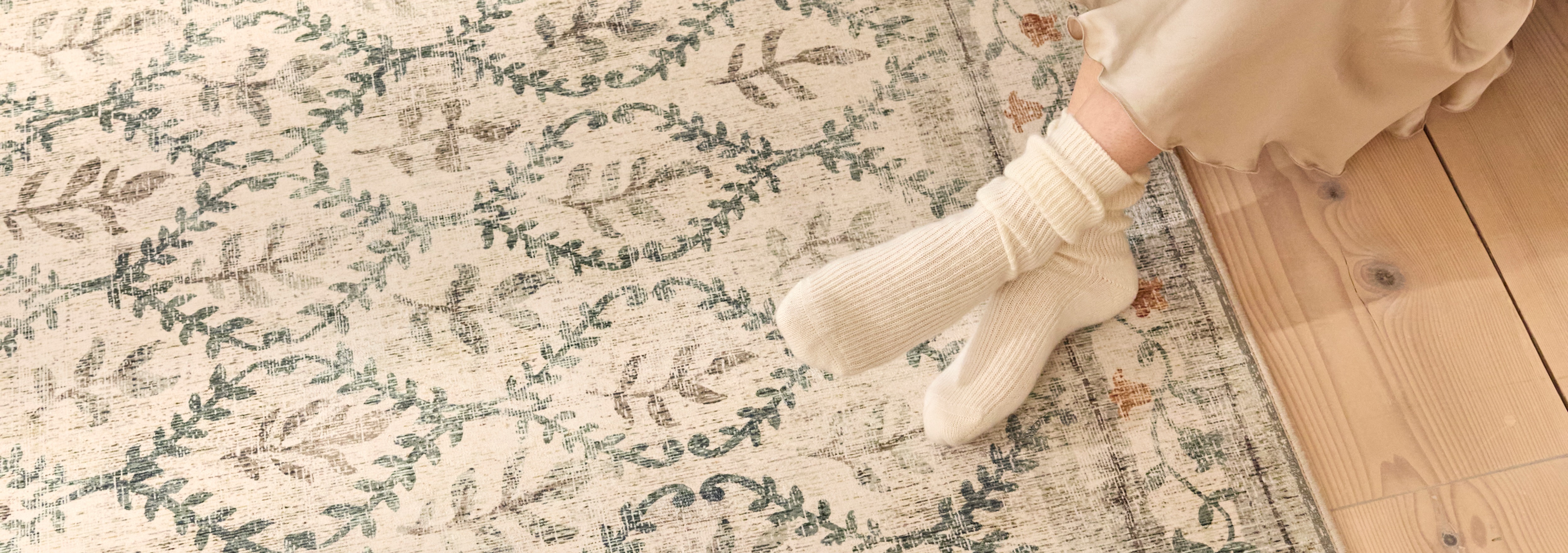English Garden Eco-Washbale Rug, styled on wooden flooring. 