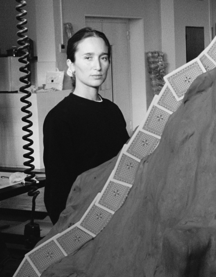 STUDIOTWENTYSEVEN_Luna Paiva Portrait.png